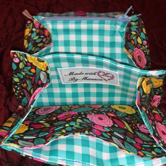 Vera Bradley Style Handmade and designed by Shannon 3 pocket wallet - Picture 3 of 7